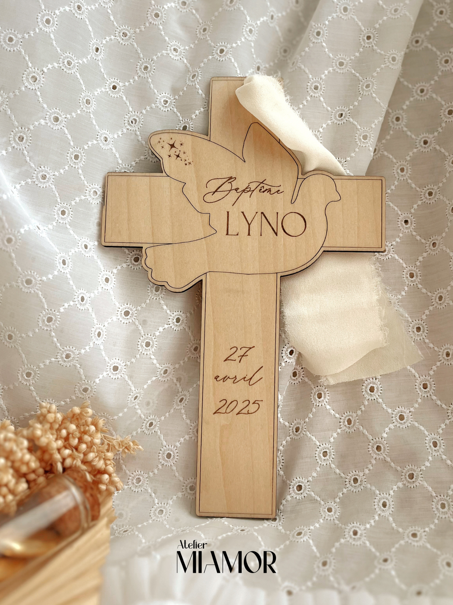 Croix religieuse en bois - Décoration baptême