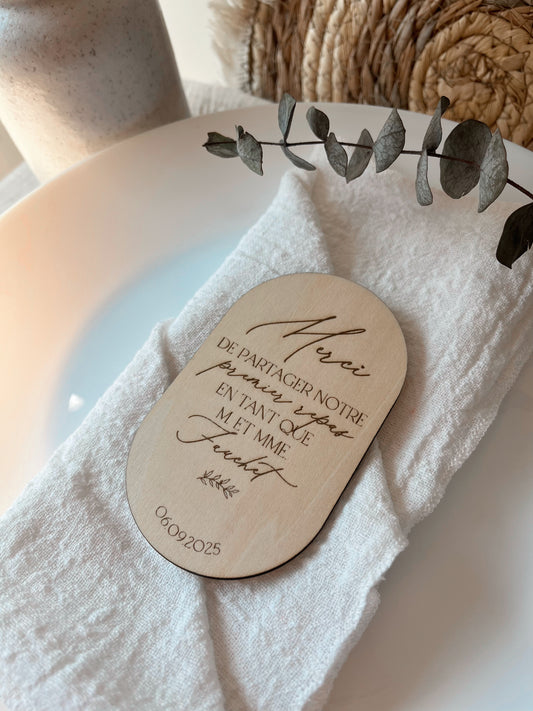 Carte en bois premier repas des mariés