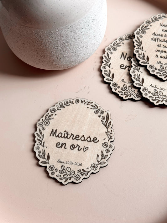 Magnet fleuri personnalisé – Maîtresse, Nounou ou ATSEM