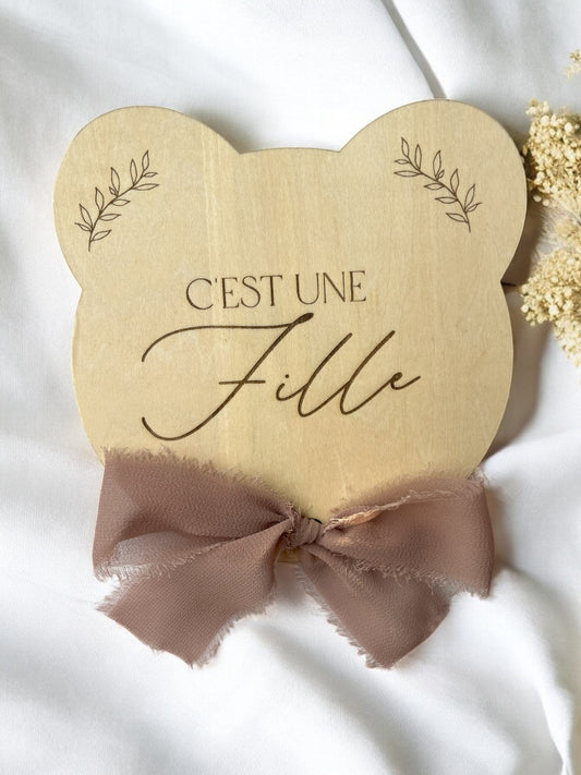 Ourson en bois "C'est une fille"