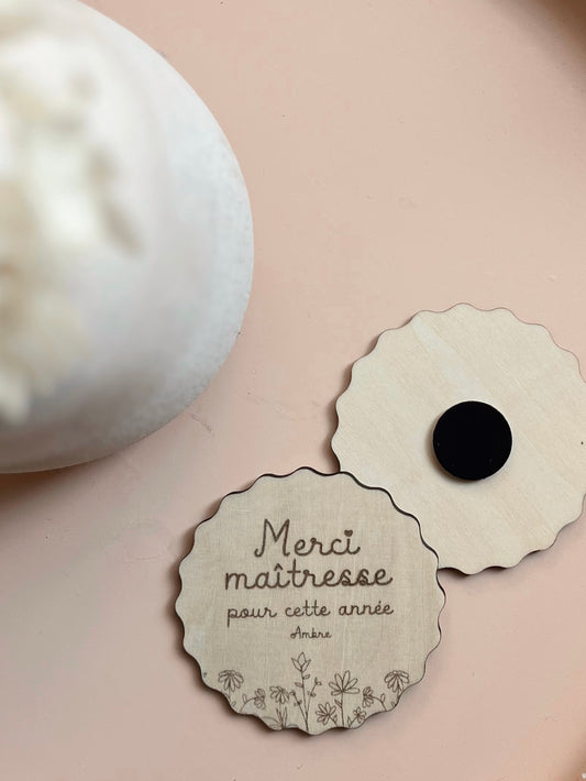 Magnet en bois « Merci Maîtresse » personnalisé
