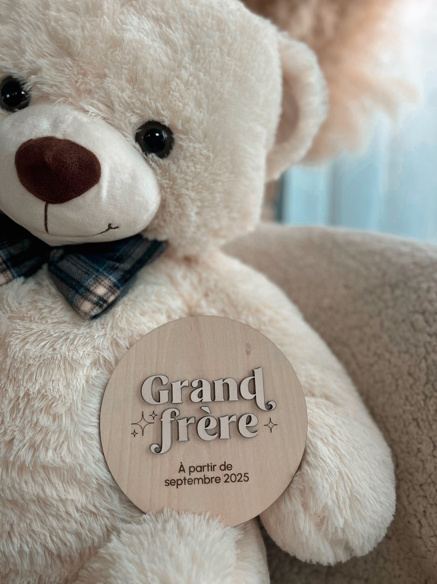 Pancarte en bois annonce "Grand(s) frère(s)"