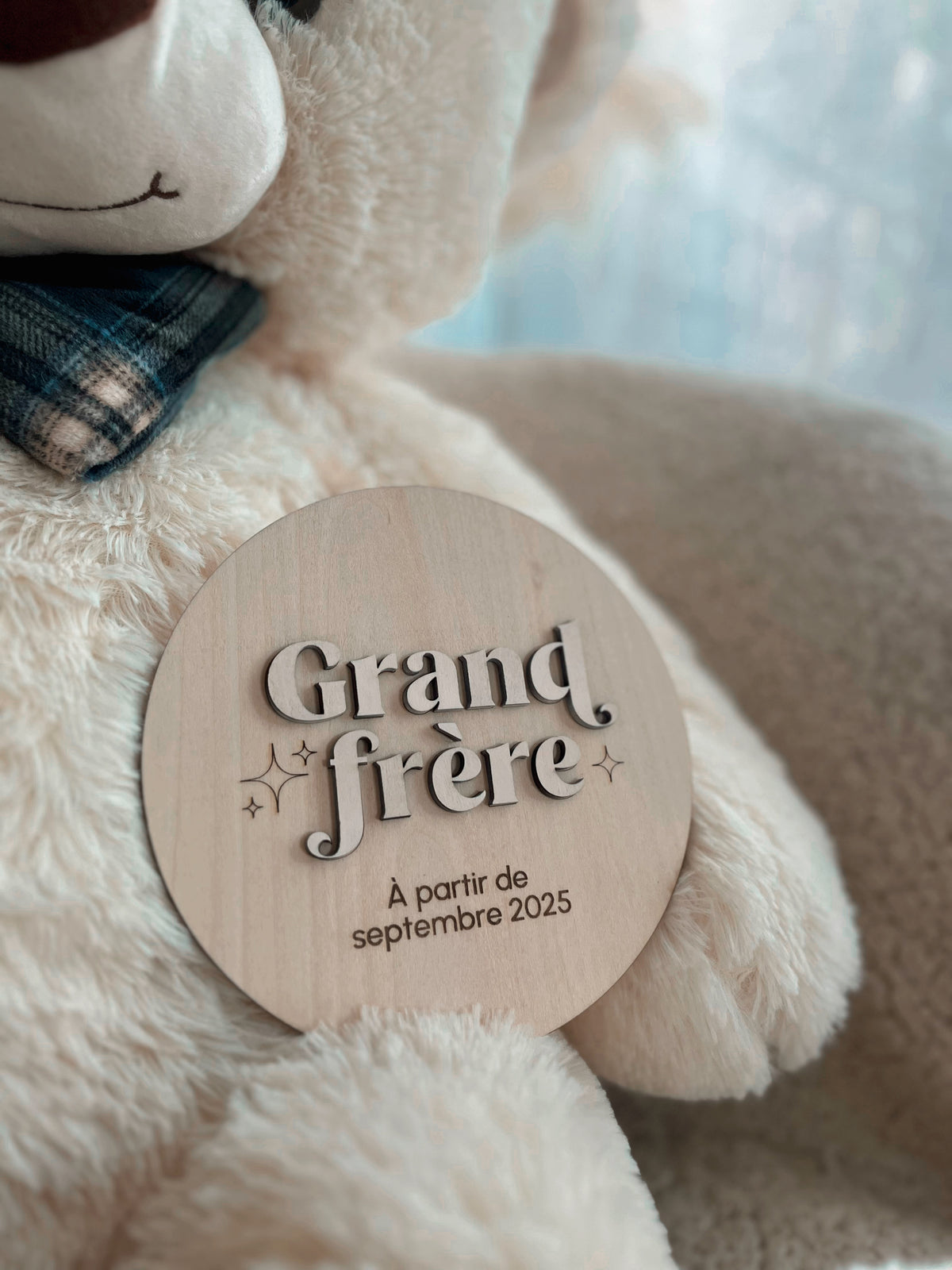 Pancarte en bois annonce "Grand(s) frère(s)"
