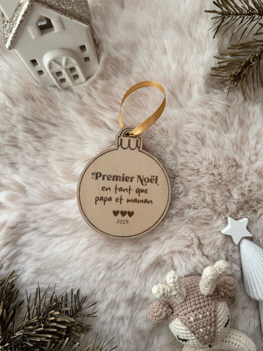 Boule “Premier Noël en tant que parents” - Suspension sapin en bois
