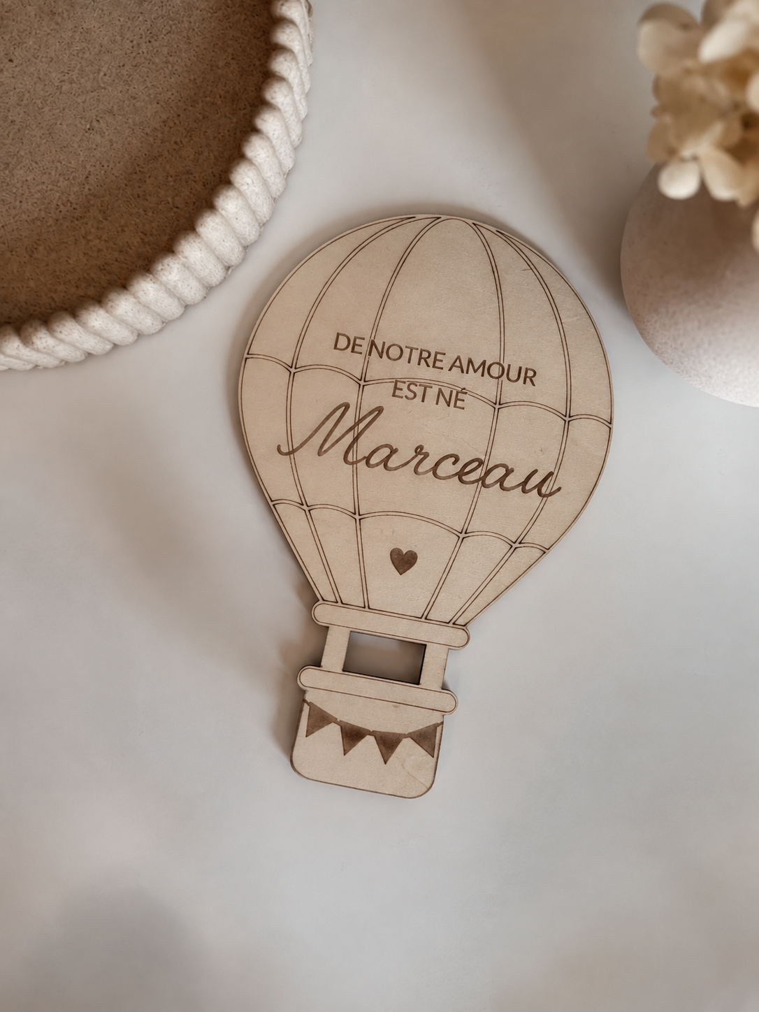 Montgolfière en bois annonce naissance